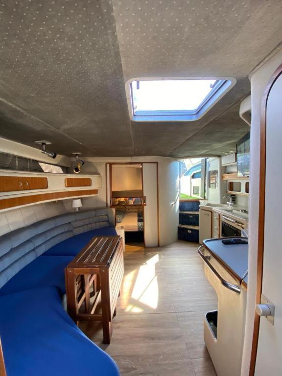 Yate En , Experiencia Unica Botel