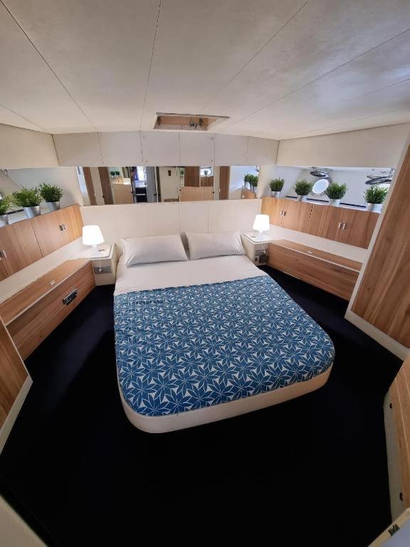 Yate En , Experiencia Unica Botel